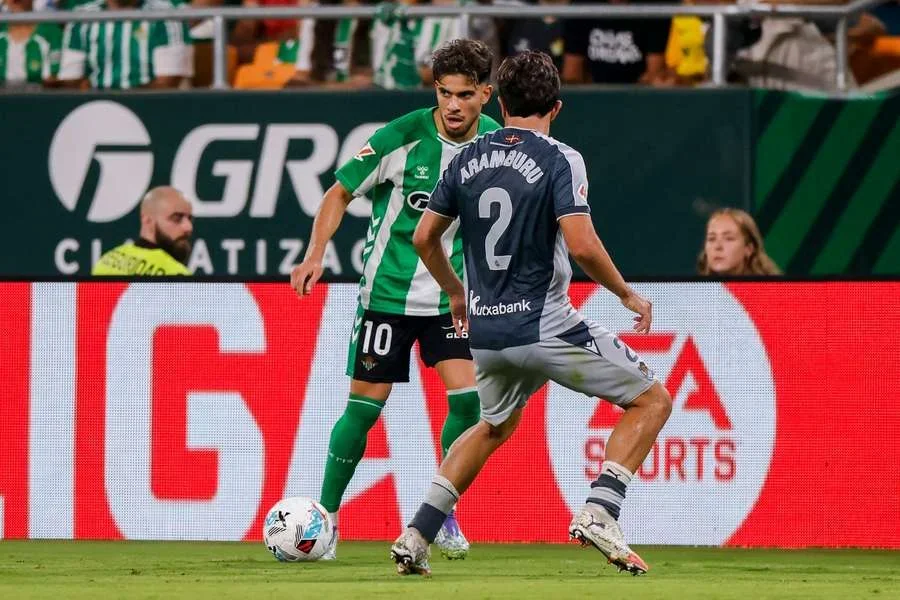 Abde ante Aramburu, en el partido de ida