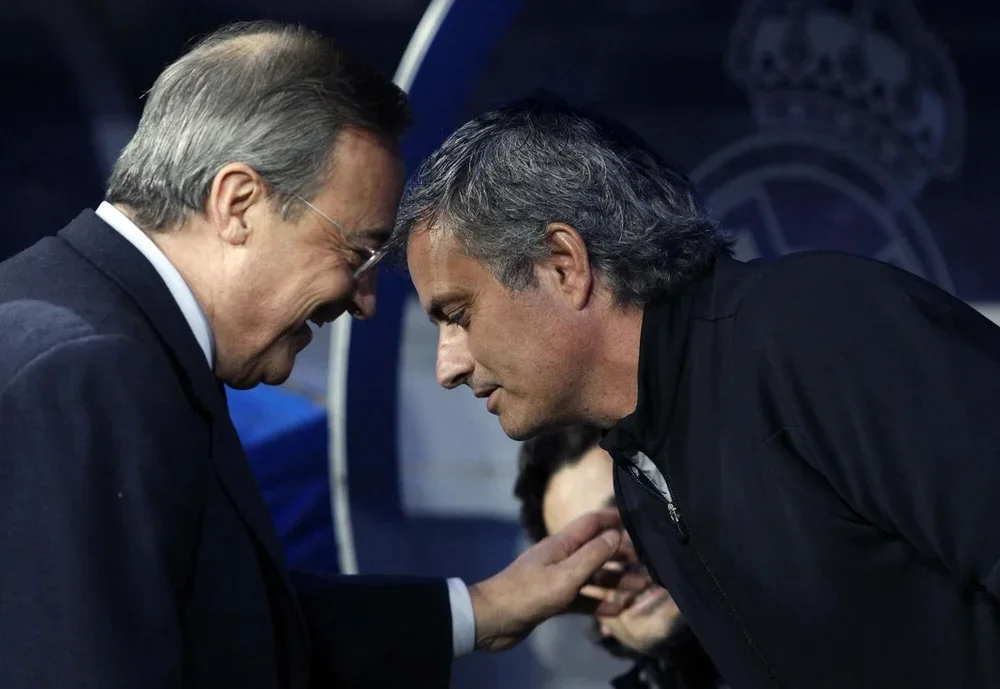 Florentino Pérez y Mourinho en el banquillo del Real Madrid